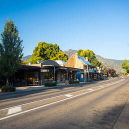 Main street of the beautiful town of Bright. Bright is only 5 mins from our Bright Accommodation options.